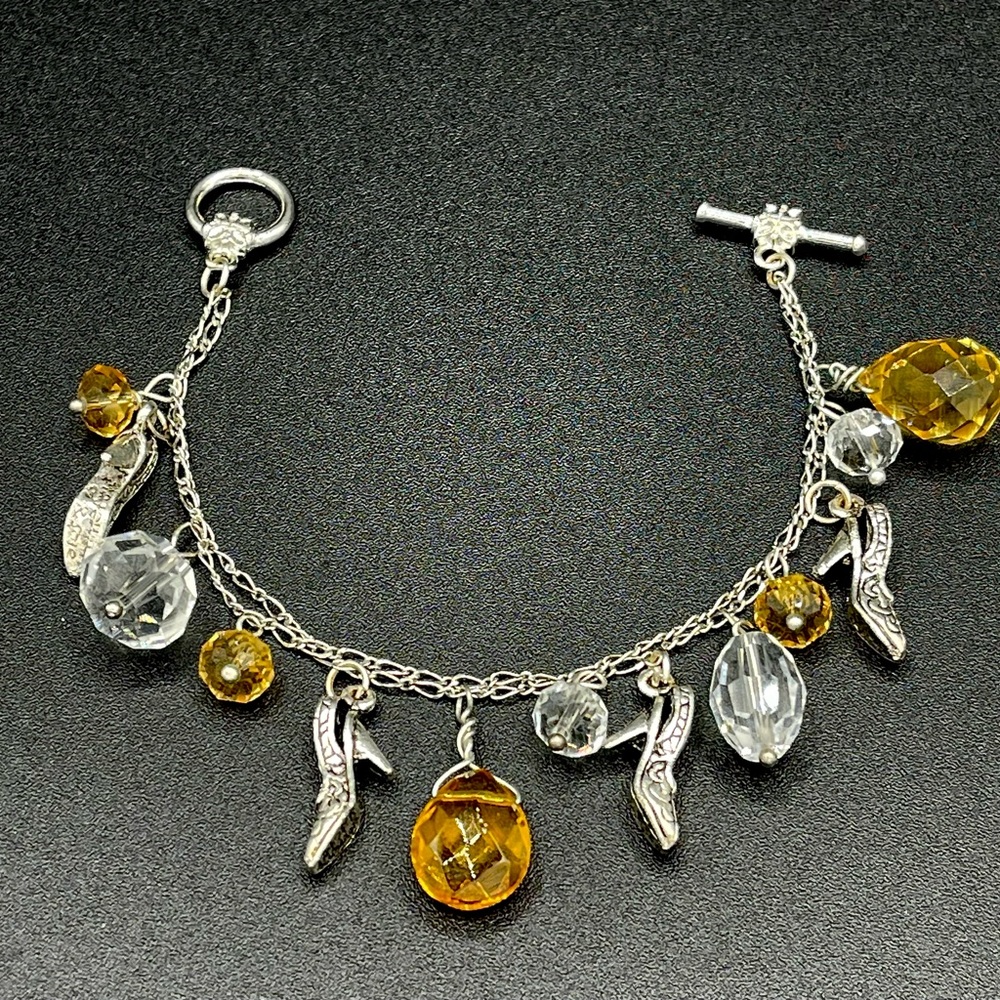 NWT 👠DOUBLE STRAND CHARM BRACELET IN TONES OF YELLOW CRYSTALS WITH SHOE CHARMS